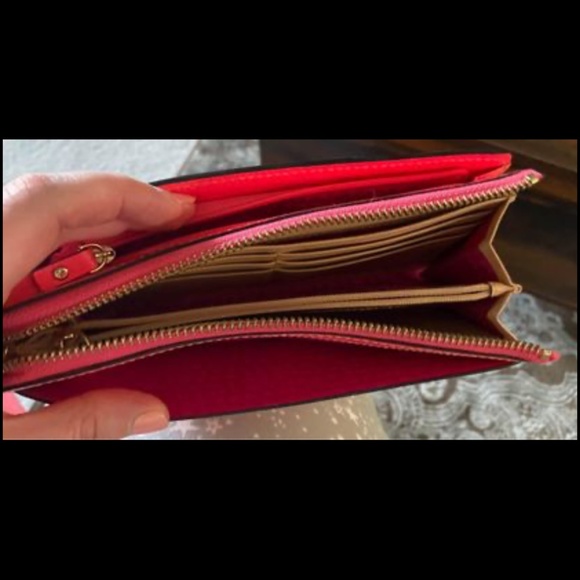 Kate Spade Wristlet wallet - Picture 3 of 8